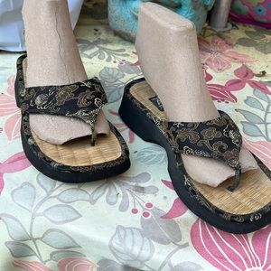 VINTAGE flip flops